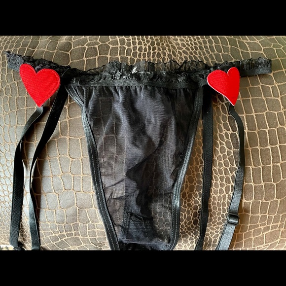 Frederick’s OF HOLLYWOOD 2 piece black bra and panty set with red hearts - Picture 2 of 5